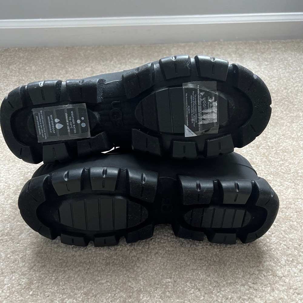 UGG Adiroam Anckle Black Boots Size 8 - Picture 7 of 9